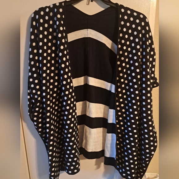 ✨ Black & White Reversible Shawl / Kimono – Polka Dot & Stripe ✨ OS - Picture 2 of 7